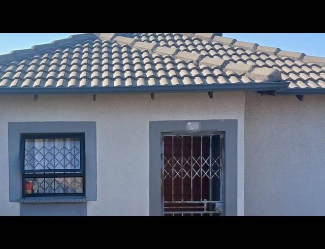 2 BEDROOM HOUSE FOR SALE IN CLAYVILLE